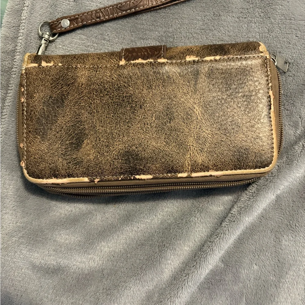Vintage Brown Leather Clutch with Ornate Buckle - Picture 8 of 8